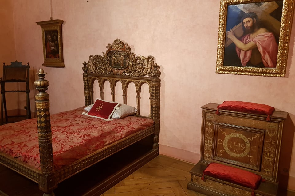 Papal bedroom and bed of Pope Paul III inside Castel Sant'Angelo Rome Papal bedroom and bed of Pope Paul III inside Castel Sant'Angelo Rome