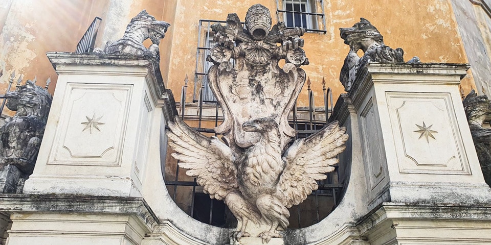 Borghese eagle with papal tiara and keys crowning the gate to the Acqua Paola fountain complex on the Janiculum, Rome