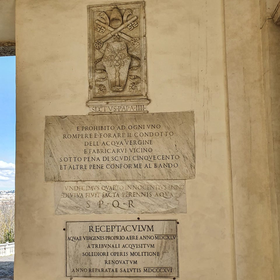 Coat of arms of Pope Sixtus IV with a marble inscription forbidding damage to the Acqua Vergine channel under a fine of 500 scudi, on the wall of the Acqua Paola fountain, Rome