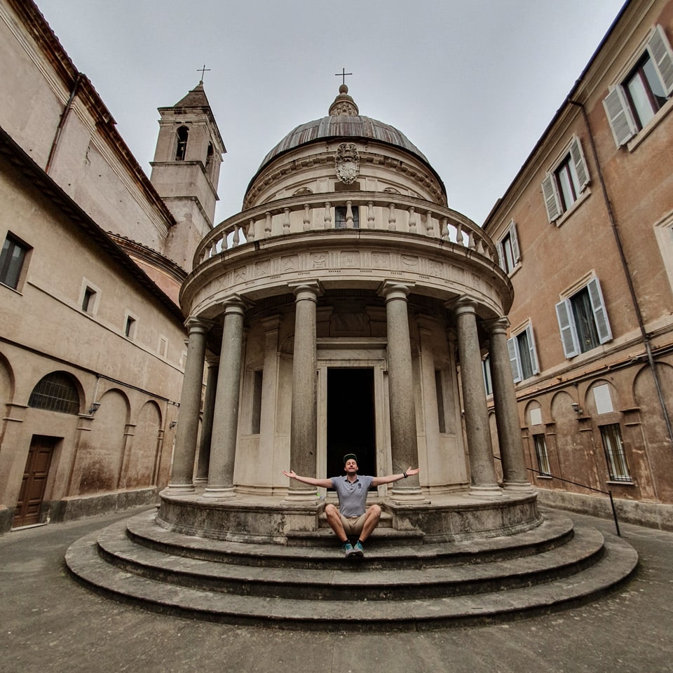 Author Artur Jakucewicz sitting alone on the steps of Bramante's Tempietto