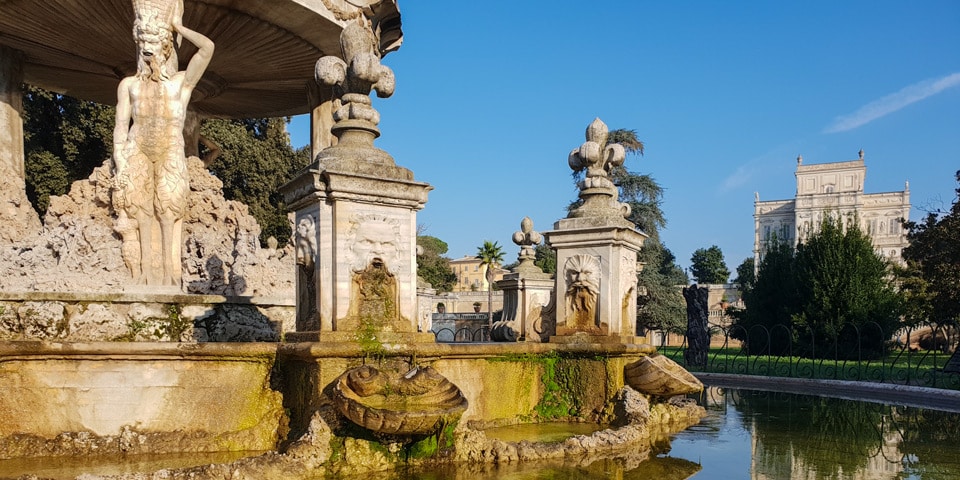 Figures, water masks and Pamphilj lilies decorating the Fontana del Putto